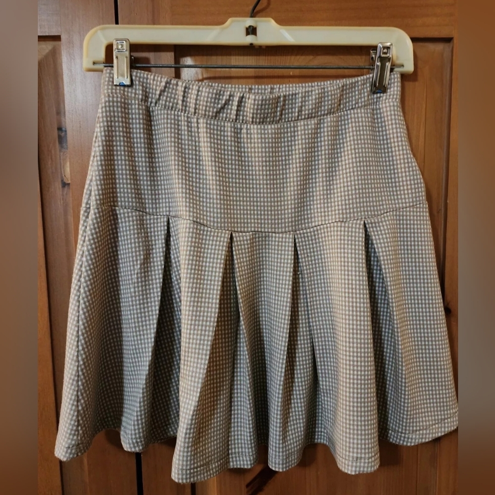 New Girls Skirt Size S  Fits Ages 12-13 E